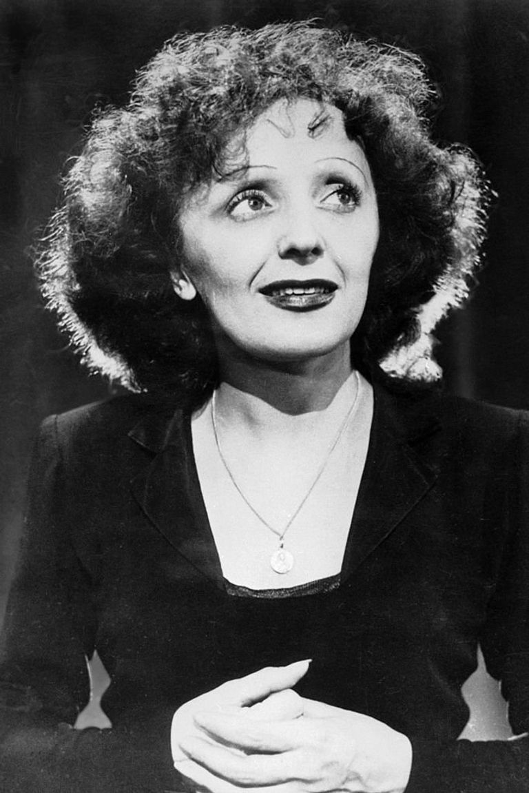 Portrait en 1947 de la chanteuse française Edith PIAF. | Photo : Getty Images