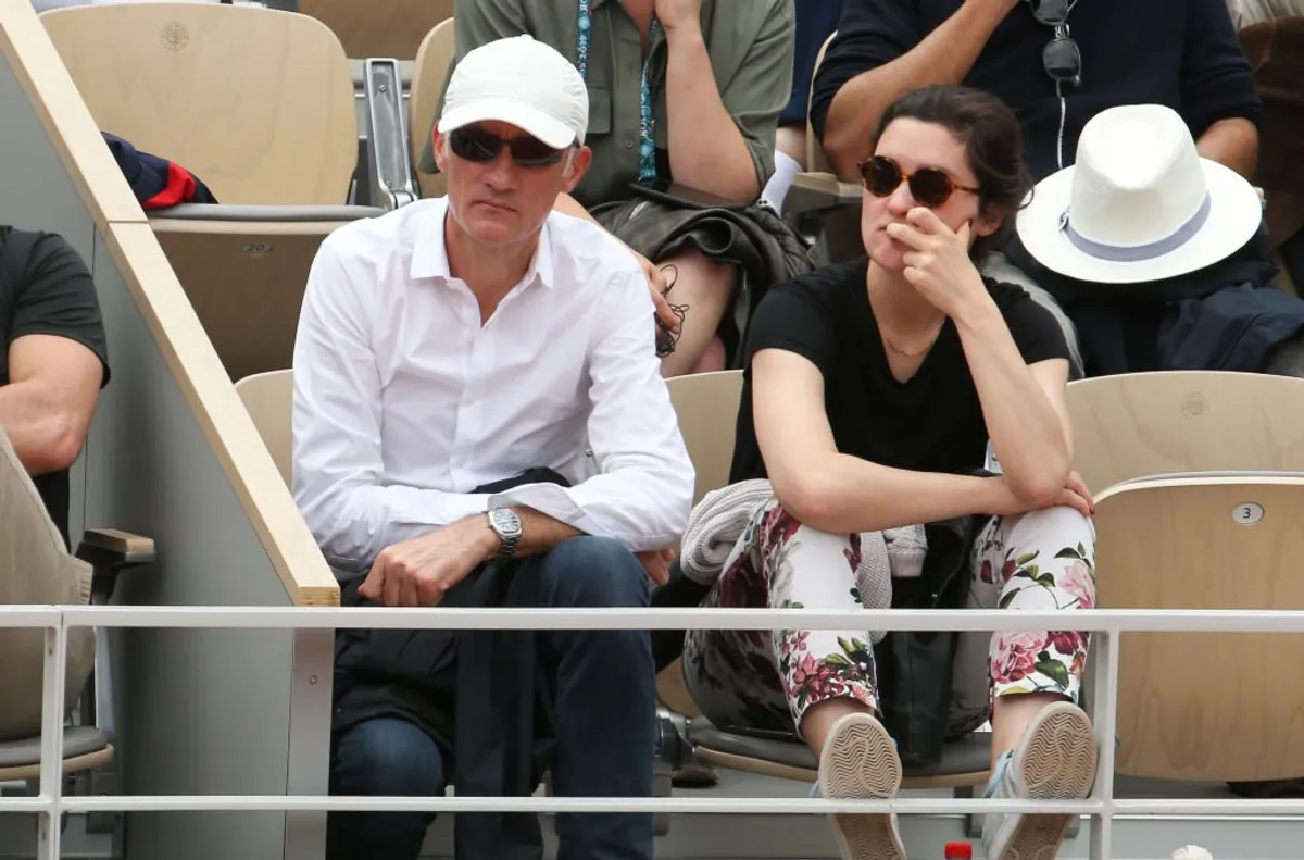 Gilles Bouleau et Elisabeth Tran assistent à la finale masculine lors de la 15ème journée de Roland Garros le 9 juin 2019 à Paris, France. | Photo : Getty Images