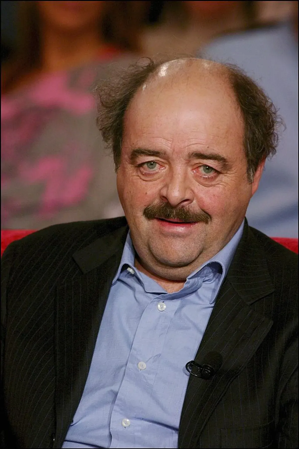 Jacques Villeret au "Spécial Louis De Funes" sur Vivement Dimanche le 26 novembre 2003 à Paris. | Photo : Getty Images