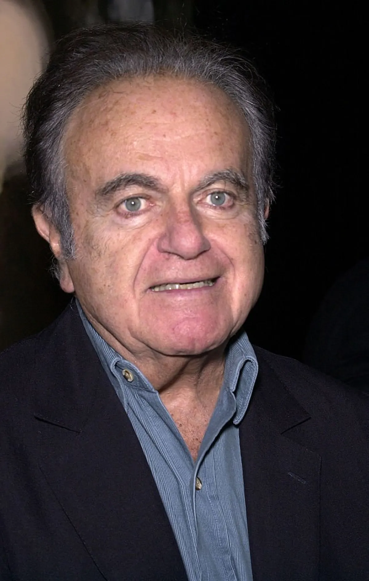 Guy Beart lors de la cérémonie des SACEM Music Awards - "Grands Prix 2002" - Paris à la SACEM à Paris, France. | Photo : Getty Images