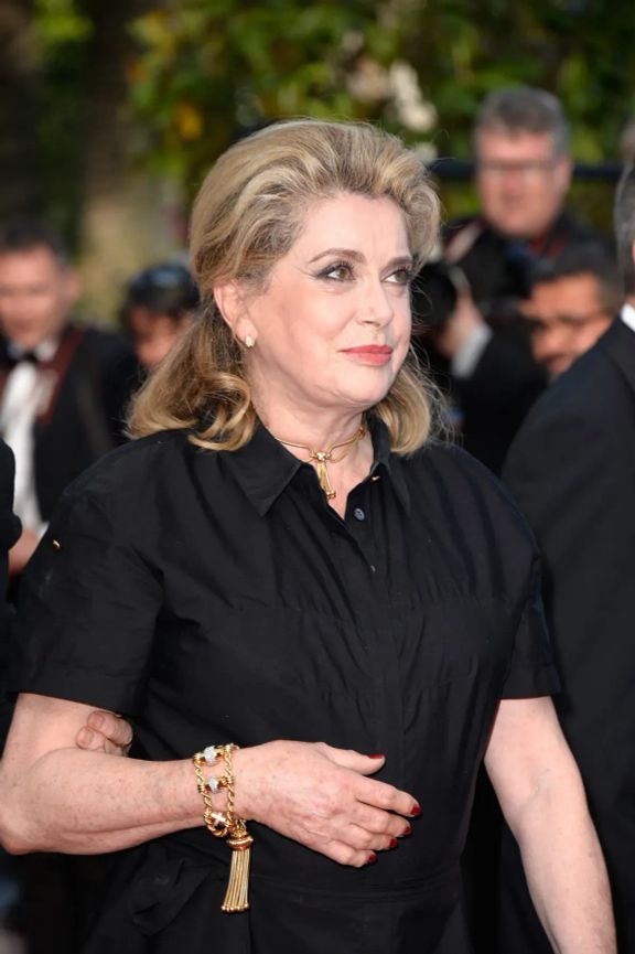 Catherine Deneuve assiste à la première de "Clouds Of Sils Maria" lors du 67e Festival de Cannes annuel, le 23 mai 2014 à Cannes, en France. | Photo : Getty Images
