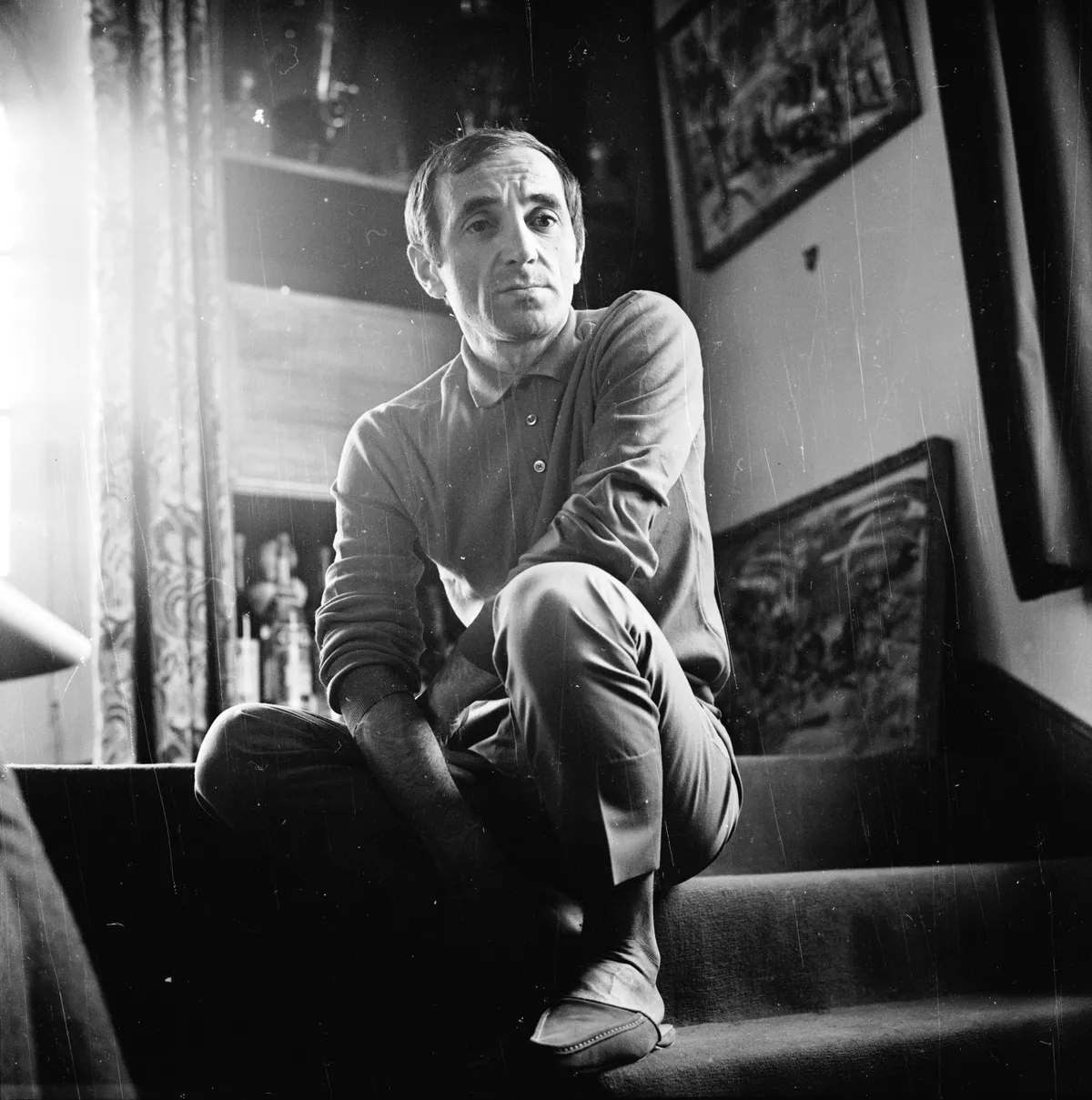 L'auteur-compositeur-interprète Charles Aznavour, 2 mai 1965. | Photo : Getty Images