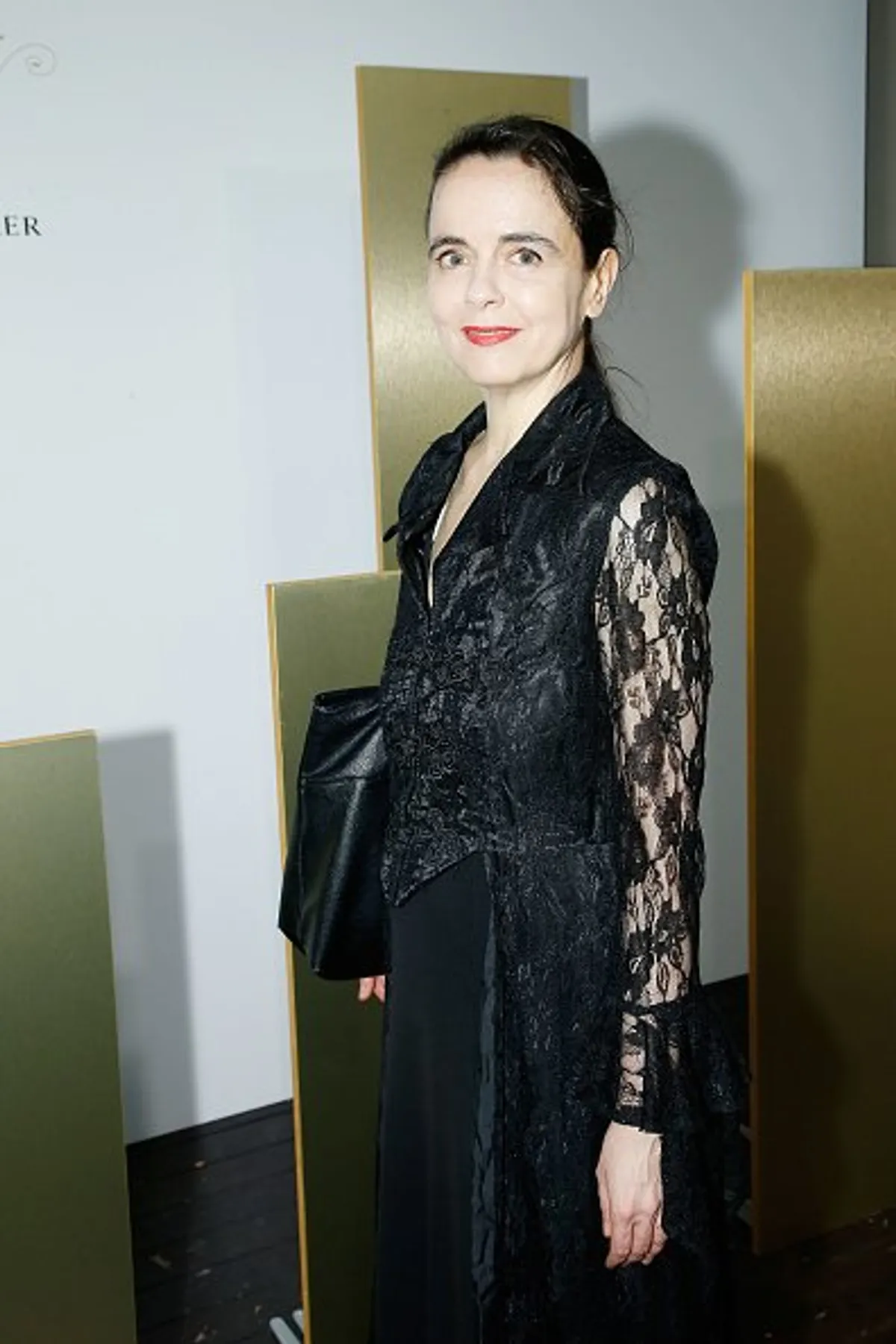 Amélie Nothomb assiste au cocktail "Cristal 2008" du Champagne Louis Roederer à Paris. |Photo : Getty Images