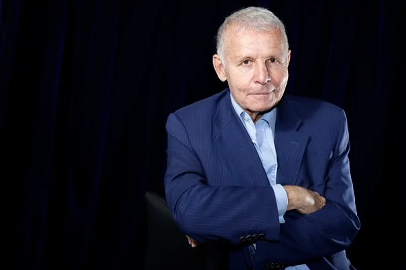 Le journaliste et écrivain Patrick Poivre d'Arvor pose lors d'une séance de portrait à Paris.|Photo : Getty Images