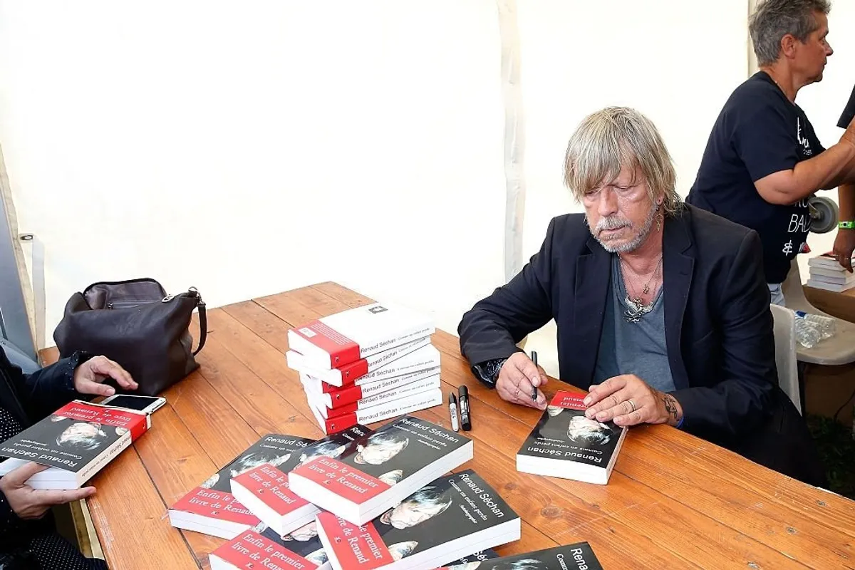 Renaud assiste au 21e salon du livre "la Forêt des Livres" à Chanceaux-pres-Loches, le 28 août 2016 à Loches, en France. | Photo : Getty Images