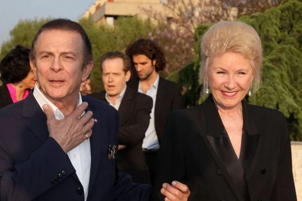 Roland Giraud et Maaike Jansen assistent à la 25e cérémonie de remise des prix Molière à Créteil, France. | Photo : Getty Images
