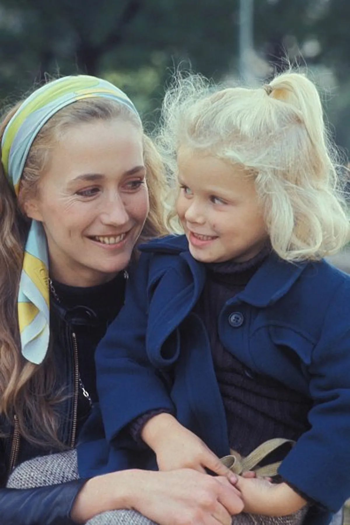 Portrait de Brigitte Fossey et sa fille Marie, actrice, circa 1970, à Paris, France. | Photo : Getty Images