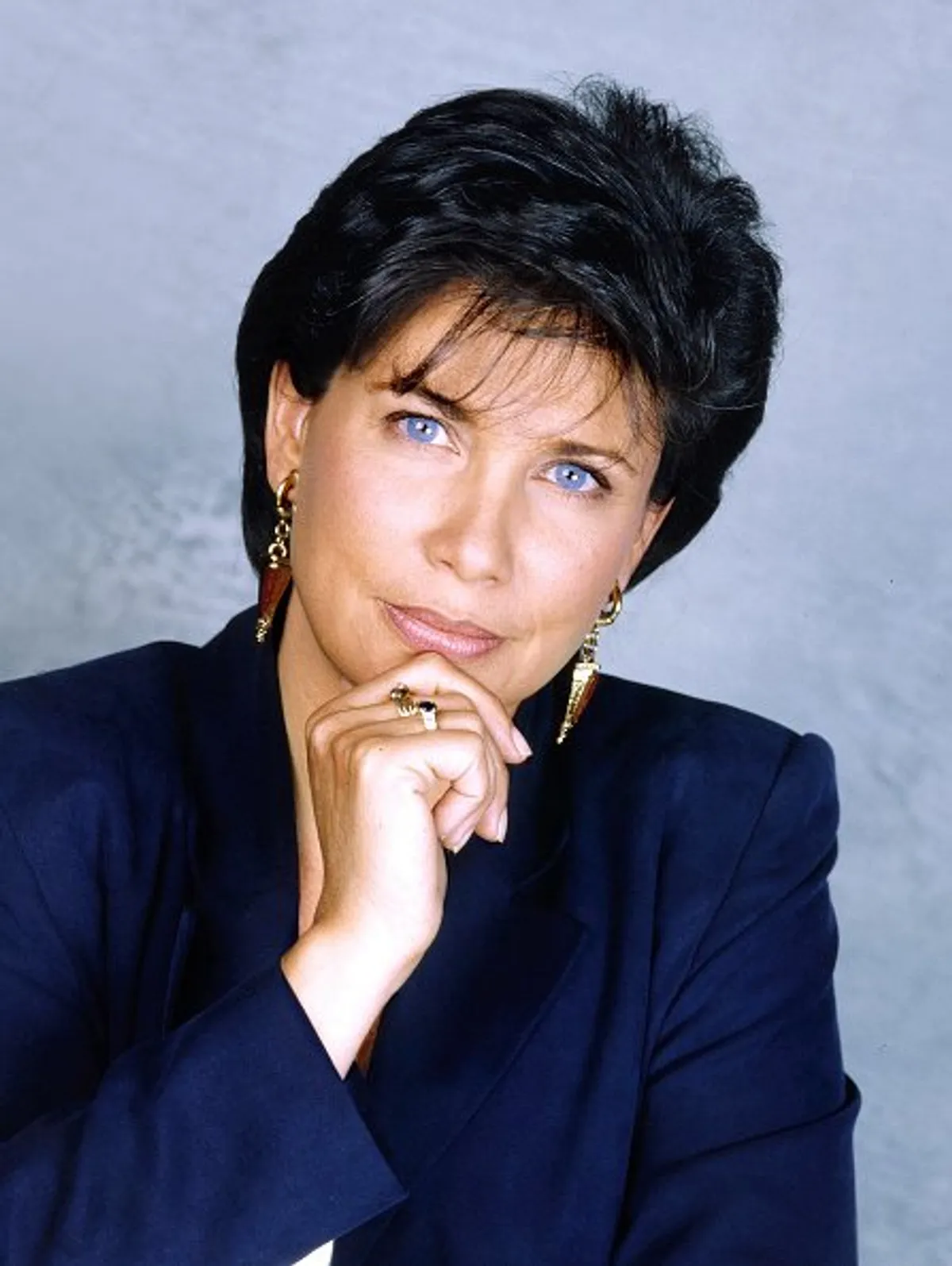 La journaliste Anne Sinclair pose lors d'une séance de portrait à Paris. | Photo : Getty Images
