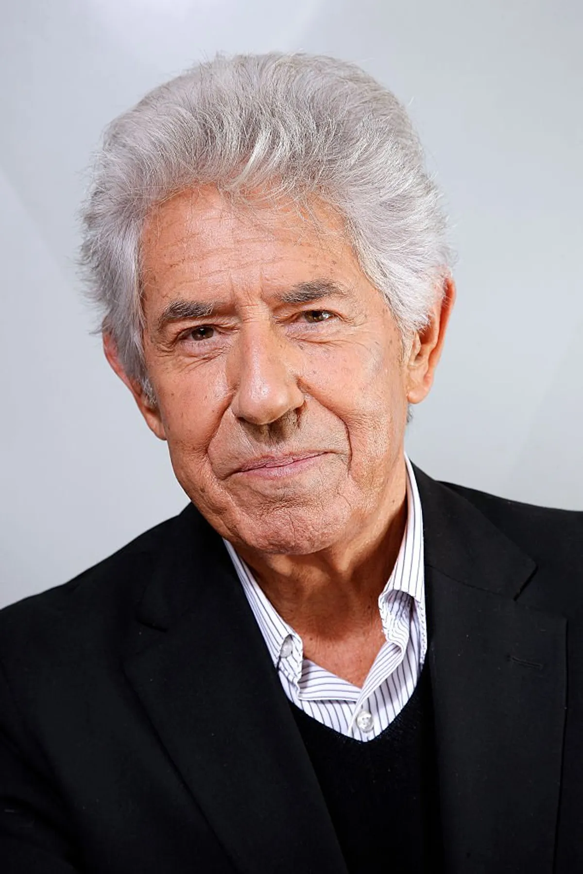 Le journaliste Philippe Gildas photographié à PARIS. | Photo : Getty Images