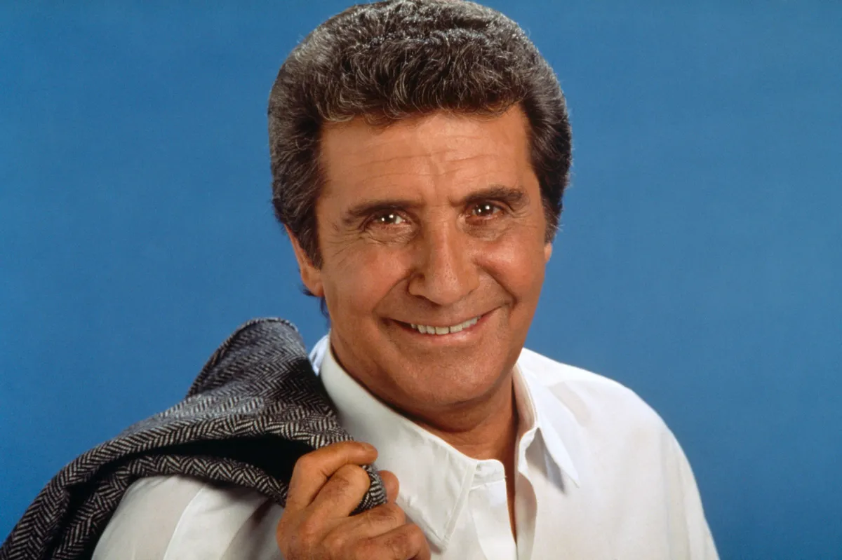 Un portrait du chanteur Gilbert Bécaud. | Photo : Getty Images