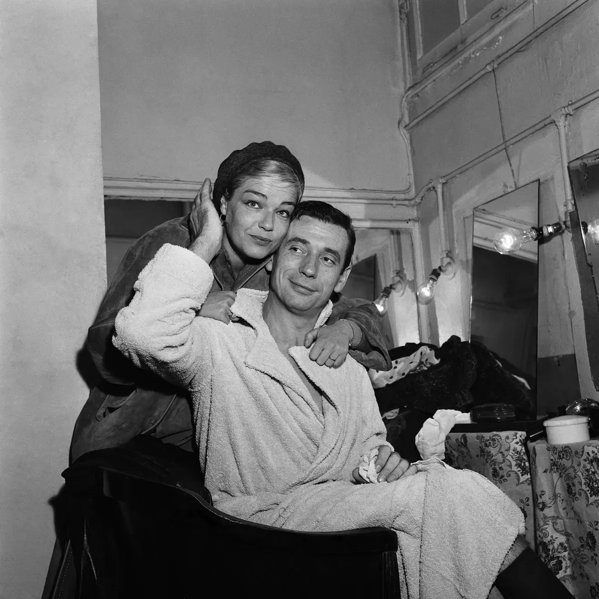 Yves Montand et sa célèbre compagne Simone Signoret. l Source : Getty Images