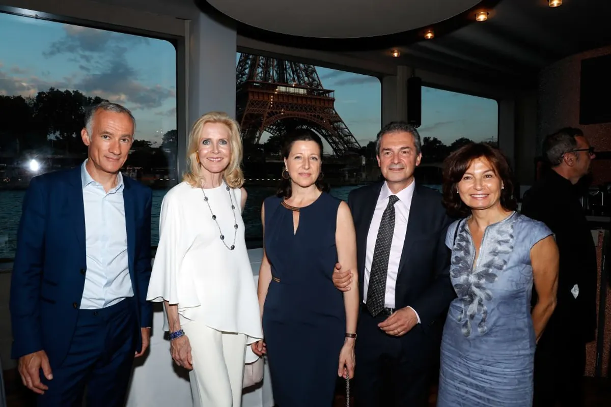Gilles Bouleau, Melissa Bouygues, Agnes Buzyn, Yves Levy et Elisabeth Tran assistent au 90e anniversaire de Line Renaud le 2 juillet 2018 à Paris, France. | Photo : Getty Images