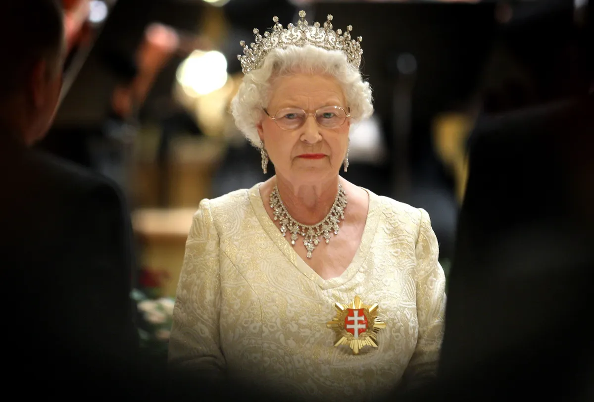 La reine Elizabeth II assiste à un banquet d'État | Source : Getty Images