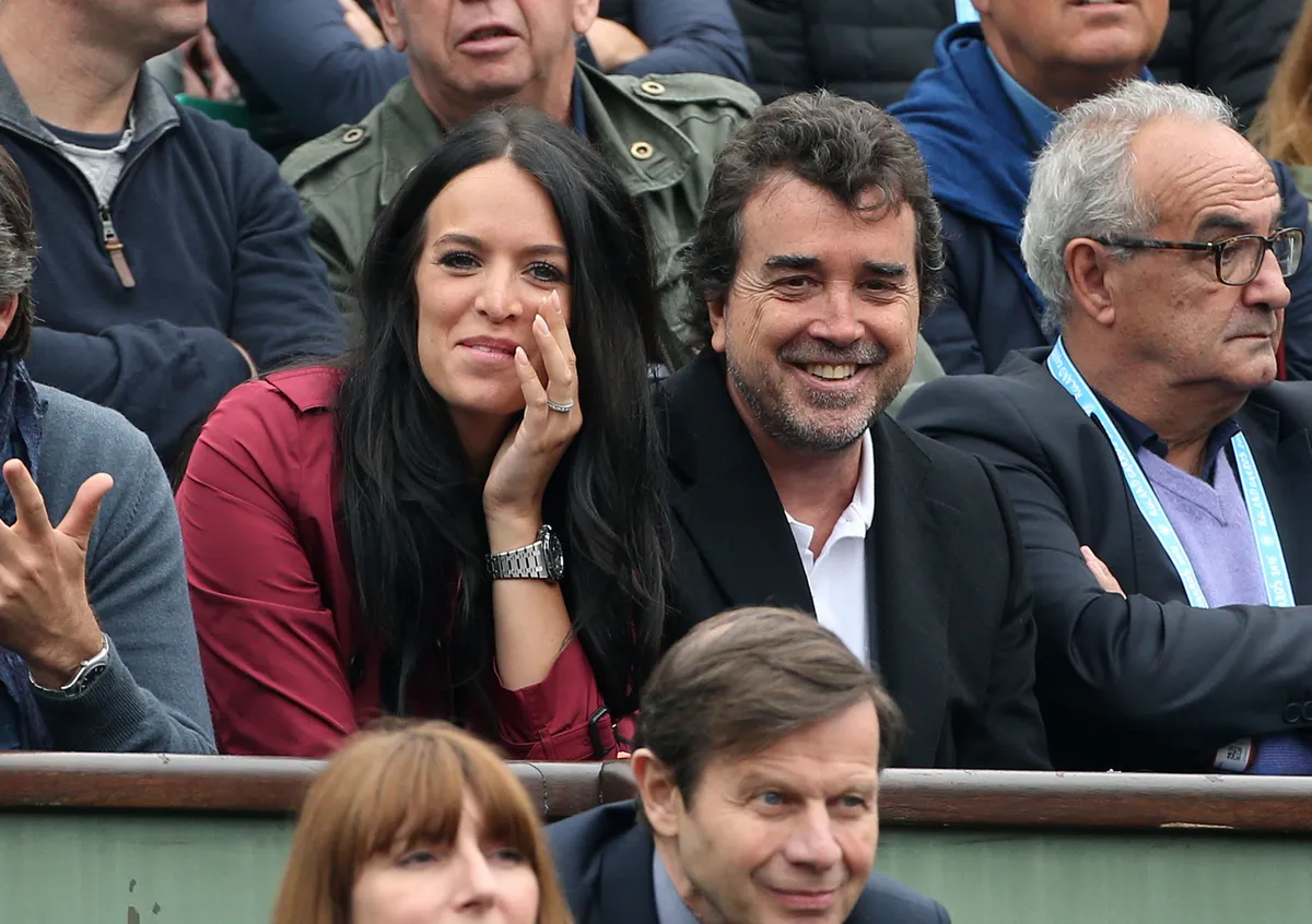 Arnaud Lagardere et sa femme Jade Lagardere, le 1er juin 2016 à Paris, en France. | Photo : Getty Images