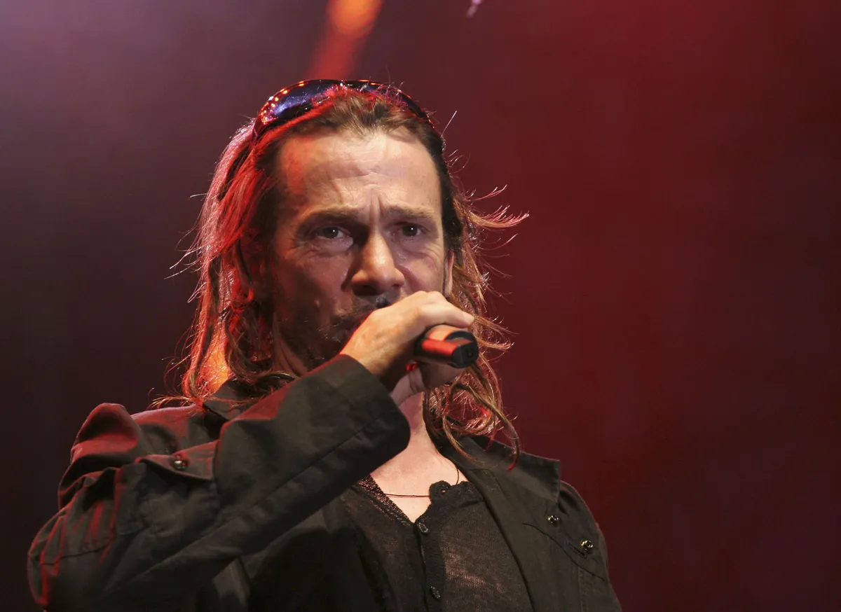 Le chanteur Florent Pagny sur scène. l Source : Getty Images