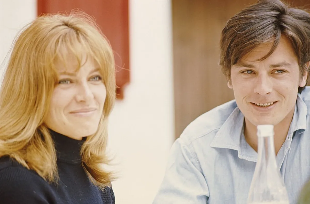 Alain Delon et son épouse Nathalie Delon. | Photo : Getty Images