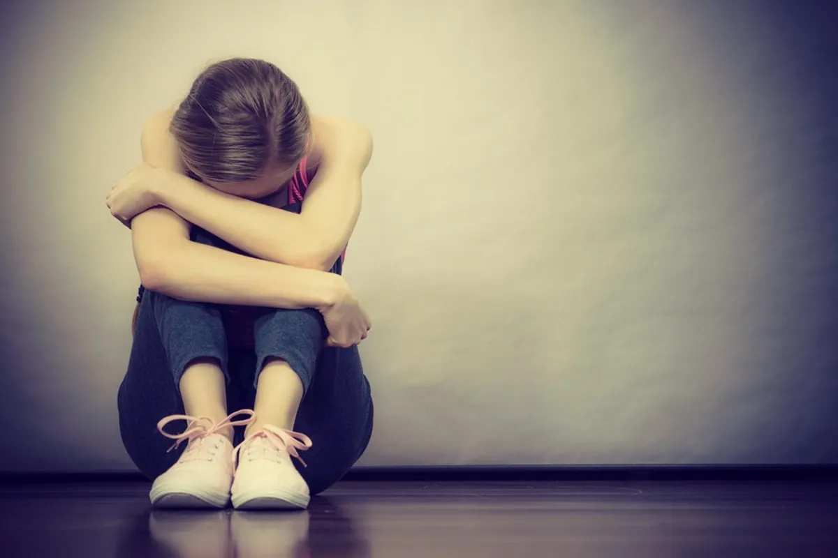 Jeune fille triste. | Photo : Shutterstock