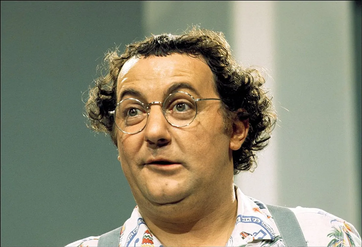 Coluche, photo de dossier en France en 1991. | Photo : Getty Images