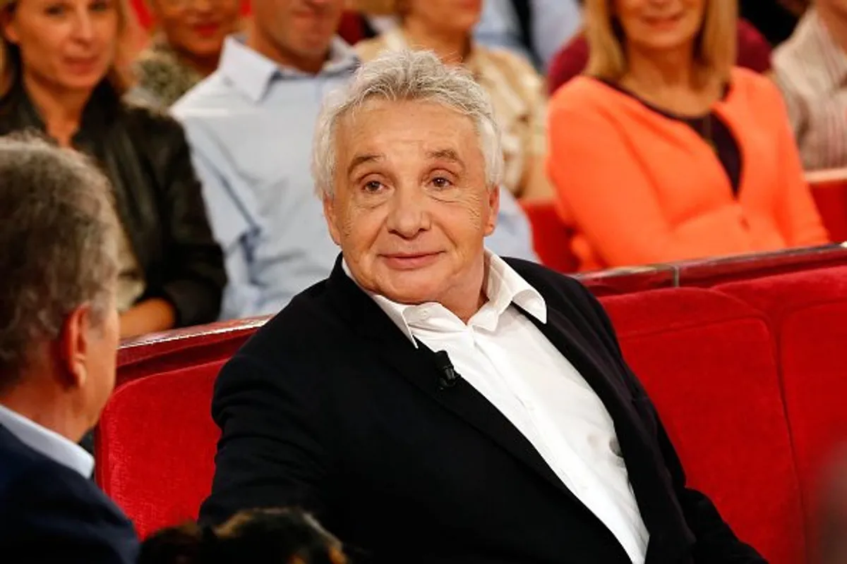 Michel Sardou et Michel Drucker assistent au spectacle ''Vivement Dimanche Prochain''. | Photo : Getty Images