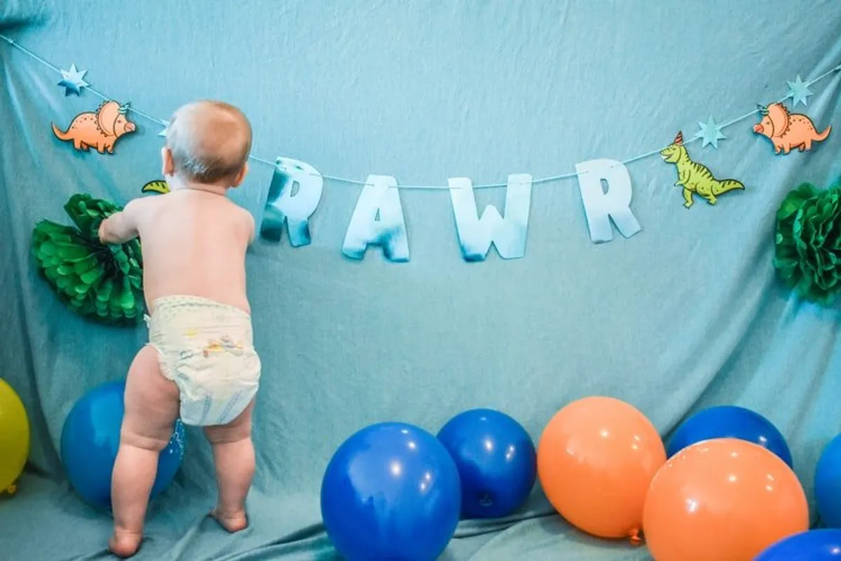 Un enfant portant une couche. | Photo : Unsplash