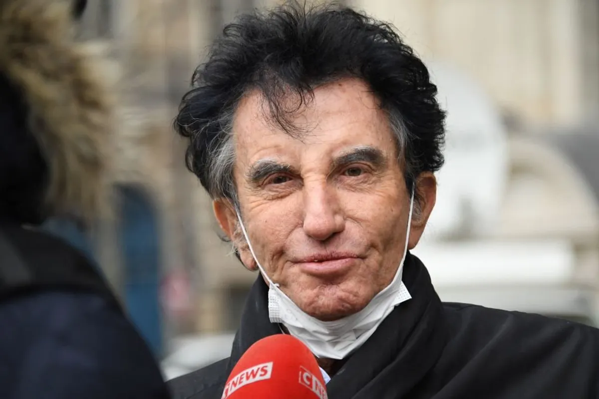 ack Lang arrive pour assister à une messe du souvenir de l'acteur et réalisateur français Robert Hossein à l'église Saint-Sulpice de Paris, le 09 février 2021. | Photo : Getty Images