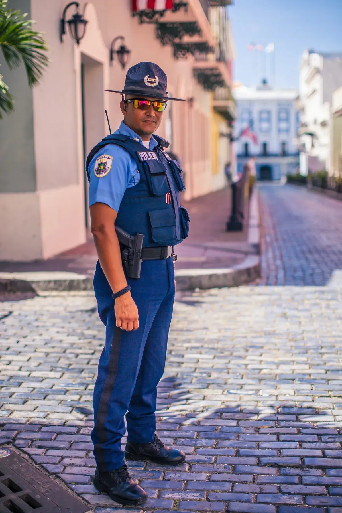 Un policier entièrement équipé | Photo: Pexels