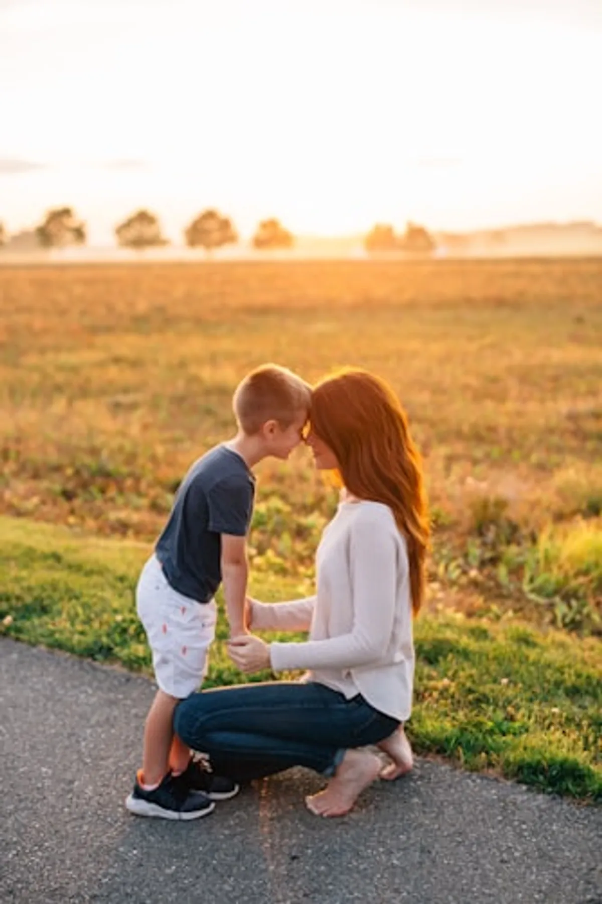 Un enfant et sa mère. | Photo : Unsplash