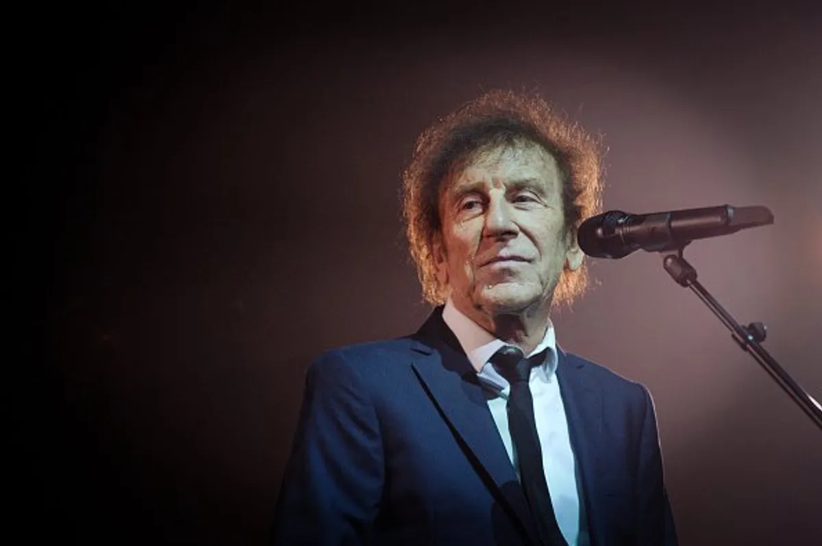 Alain Souchon se produit lors de la cérémonie des SACEM Awards 2019 le 02 novembre 2019 à Paris. | Photo : Getty Images
