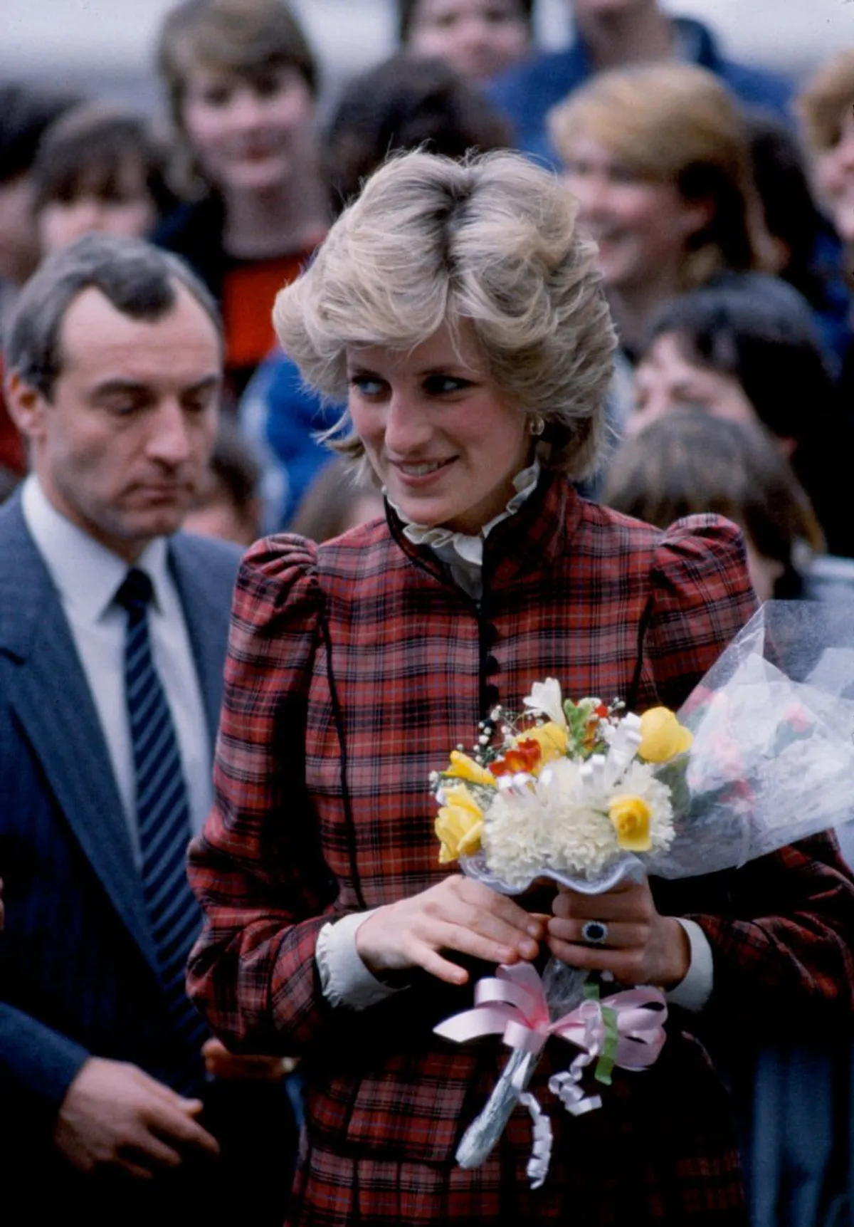 Diana accompagnée de son garde du corps de la police, le Sgt. Barry Mannakee. | Photo : Getty Images