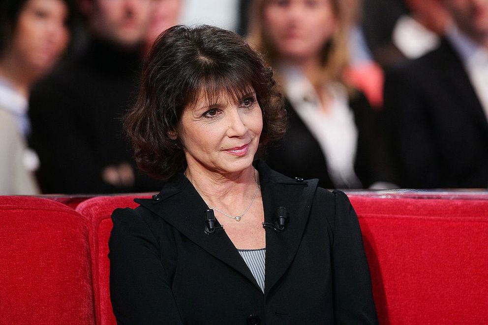 Stéphanie Fugain dans l'émission "Vivement Dimanche" à Paris, France, le 11 février 2009. | Photo : Getty Images