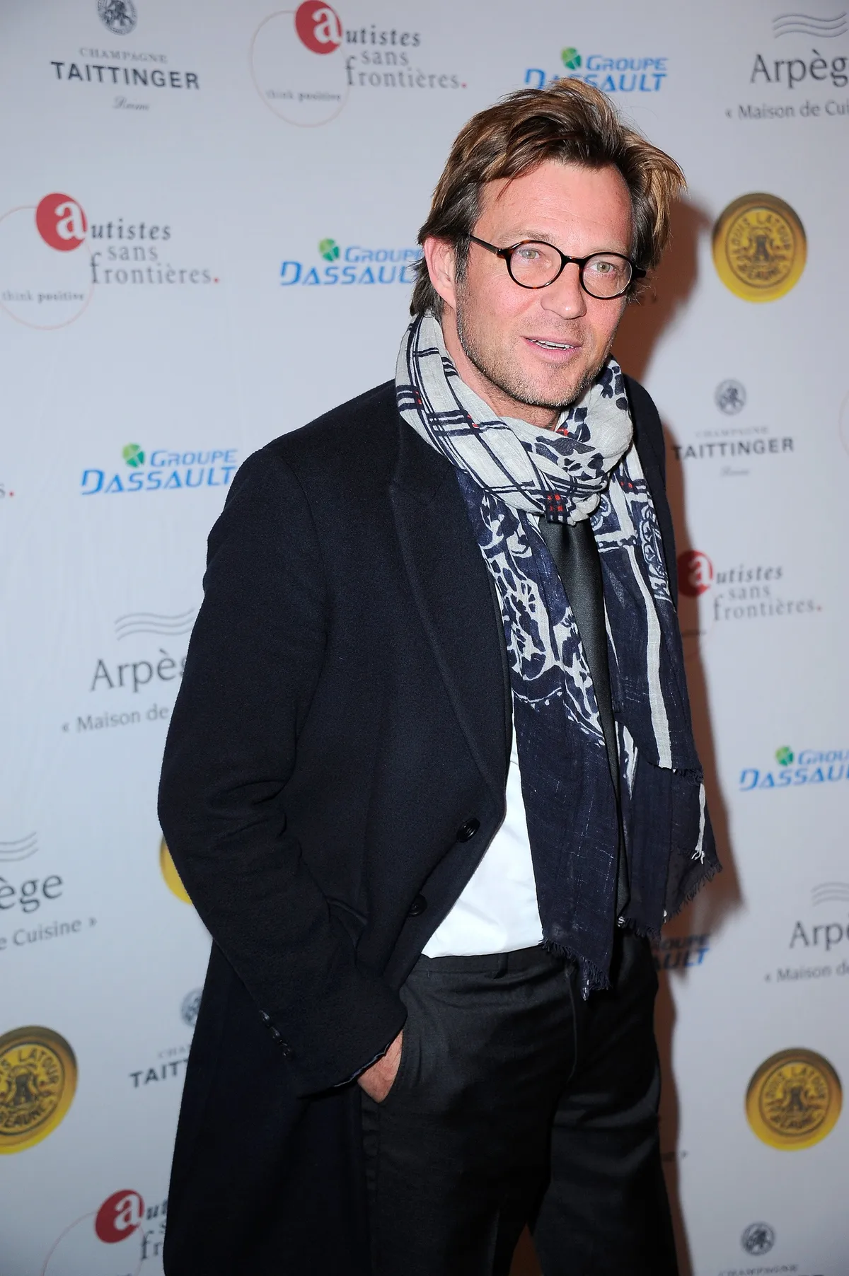 Laurent Delahousse assiste au Gala de bienfaisance "Autistes Sans Frontière" chez Artcurial Dassault le 16 avril 2015 à Paris, France.| Photo : Getty images