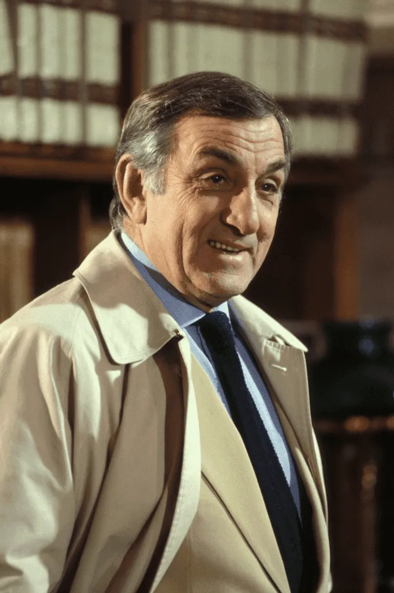  Lino Ventura dans le film "Espion, lève-toi" réalisé par Yves Boisset le 5 janvier 1982 en France. | Photo : Getty Images