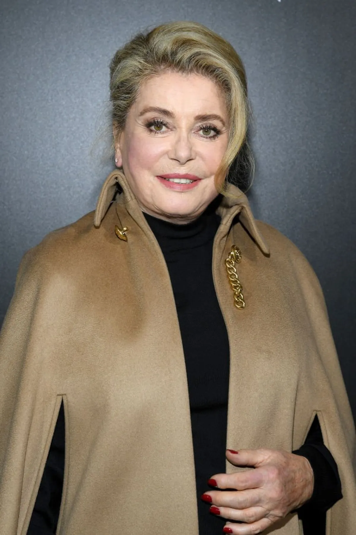 Catherine Deneuve assiste au défilé de Celine Womenswear Printemps/Été 2020 dans le cadre de la Semaine de la mode de Paris le 27 septembre 2019 à Paris, France. | Photo : Getty Images