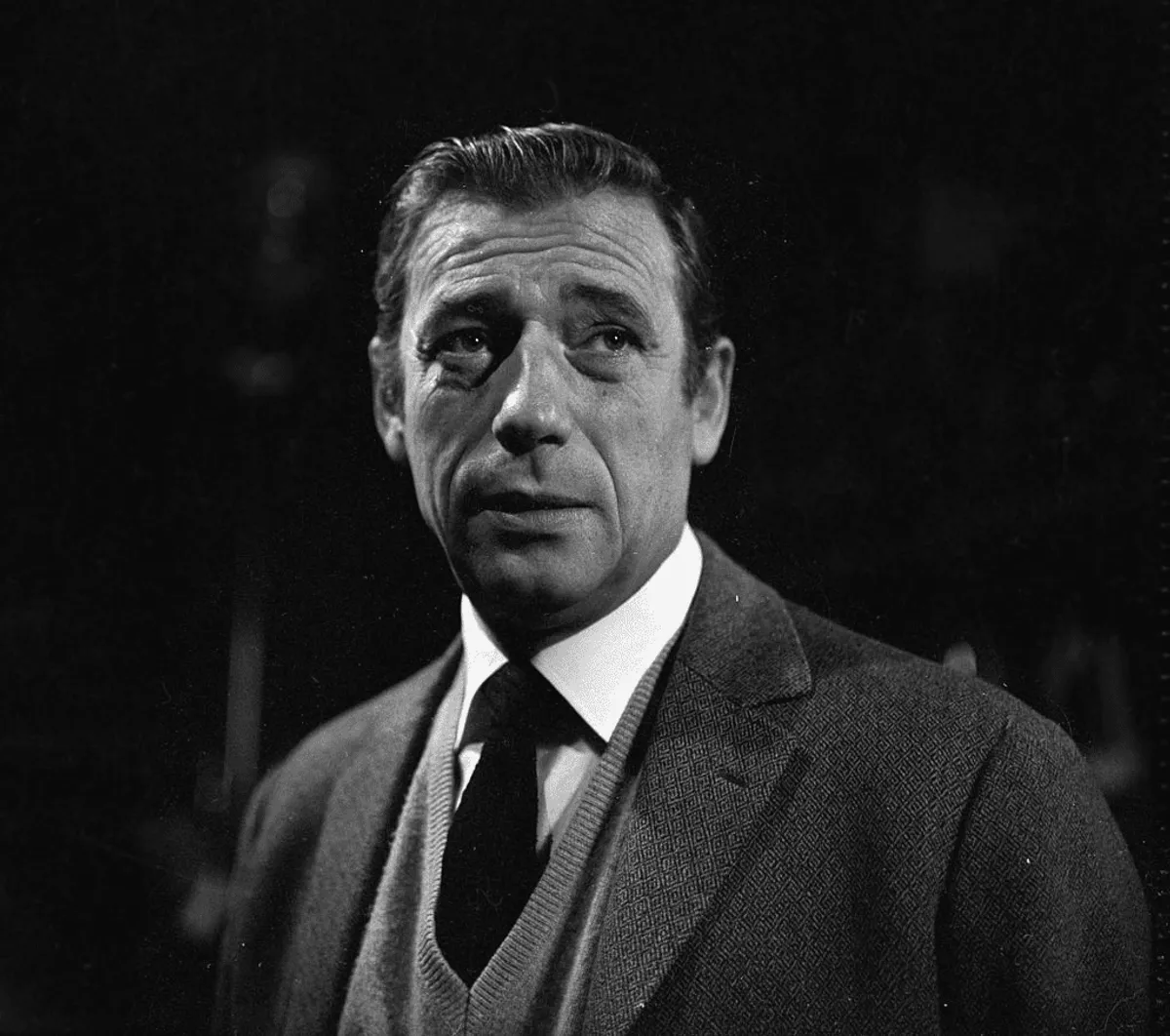 L'acteur français d'origine italienne Yves Montand (1921 - 1992), qui a été découvert par la chanteuse Edith Piaf alors qu'il travaillait sur les quais de Marseille. | Photo : Getty Images