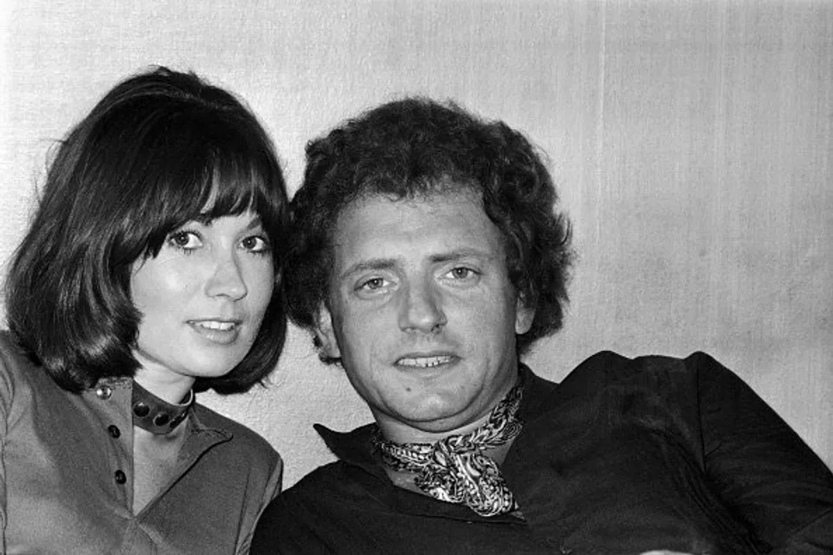 Marion game avec son partenaire acteur et animateur TV et radio Jacques Martin. | Photo : Getty Images