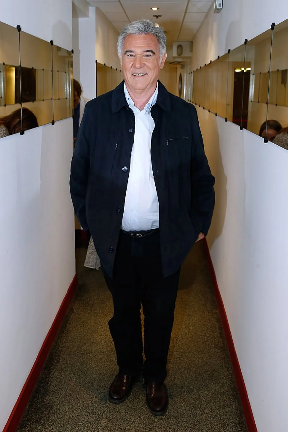 Georges Pernoud présente son livre 'Bon vent!' au cours de l'émission de télévision française 'Vivement Dimanche' au Pavillon Gabriel le 23 septembre 2015 à Paris, France. | Photo : Getty Images