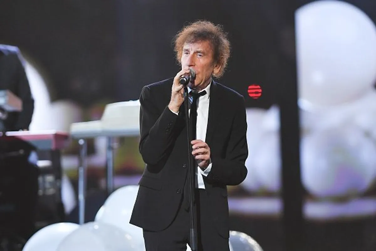 Alain Souchon se produit lors de la 35e édition du spectacle "Les Victoires de la musique". | Photo : Getty Images