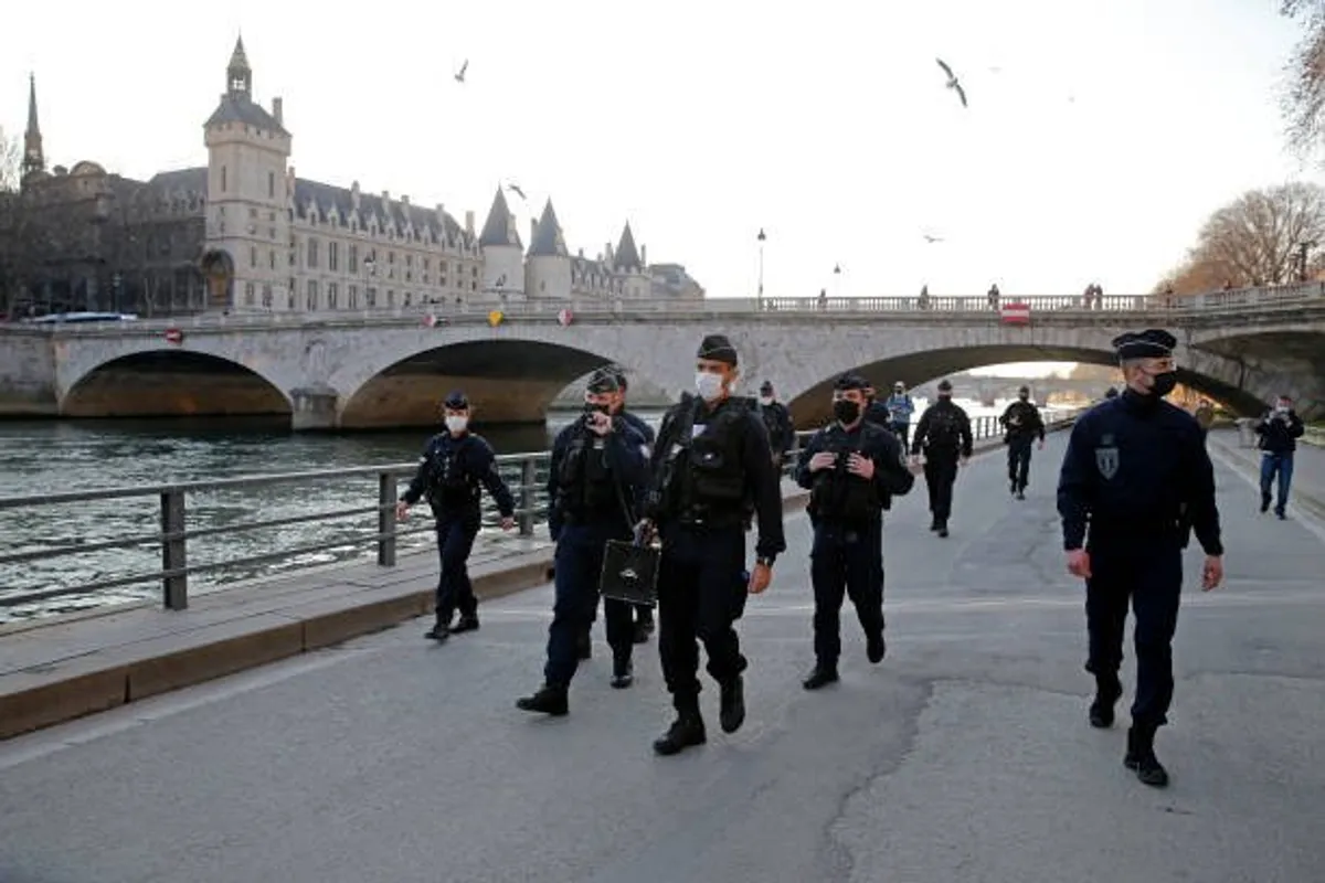 Des éléments de la gendarmerie en pleine recherche | Photo : Getty Images