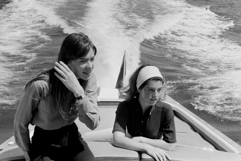 Sheila et Françoise Hardy sur un bateau à Saint-Tropez le 24 juillet 1965, France. | Photo : Getty Images