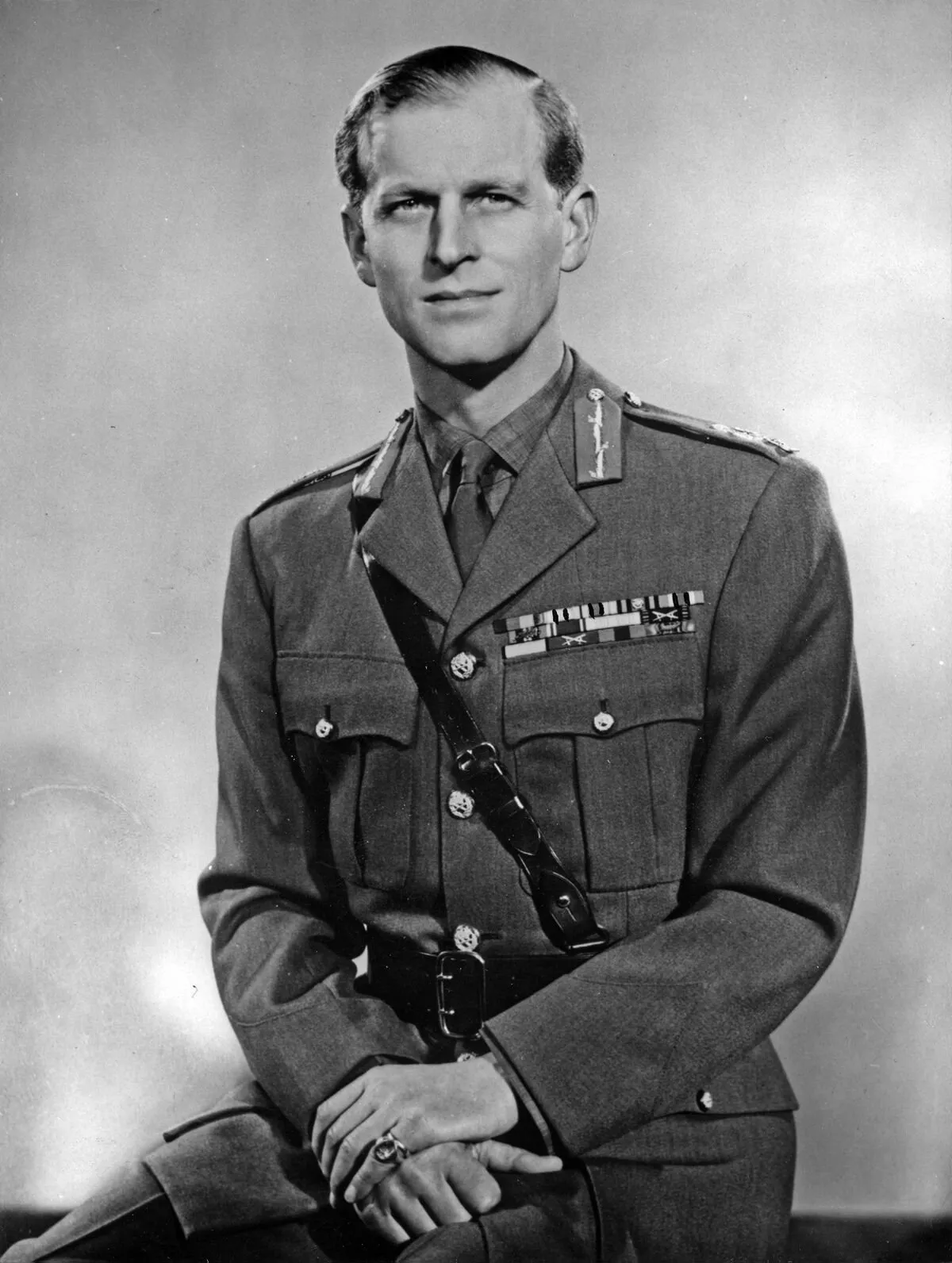 Duc d'Édimbourg, portant son uniforme de maréchal de l'armée britannique, 1953. | Photo : Getty Images