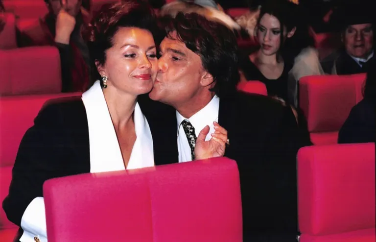 Bernard Tapie et sa femme Dominique lors du concert de Jean-Jacques Debout à Paris le 8 février 1996, France. | Photo : Getty Images