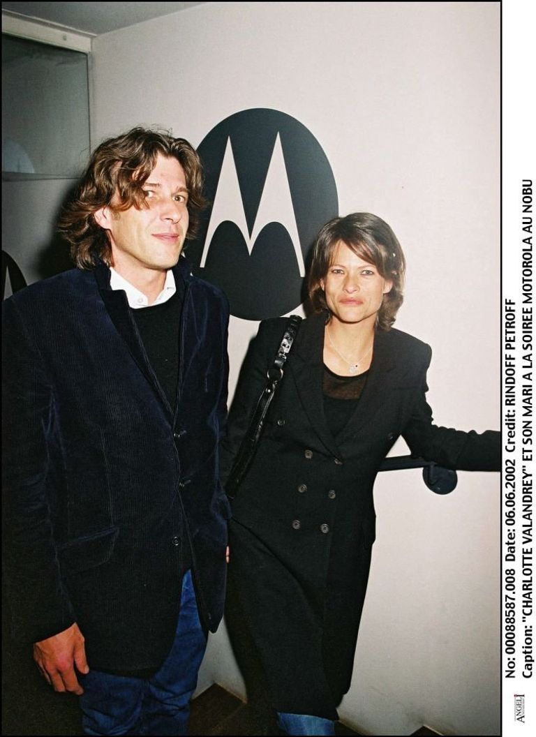 Charlotte Valandrey et son mari font la fête au "Nobu" à Paris en 2002. | Photo : Getty Images