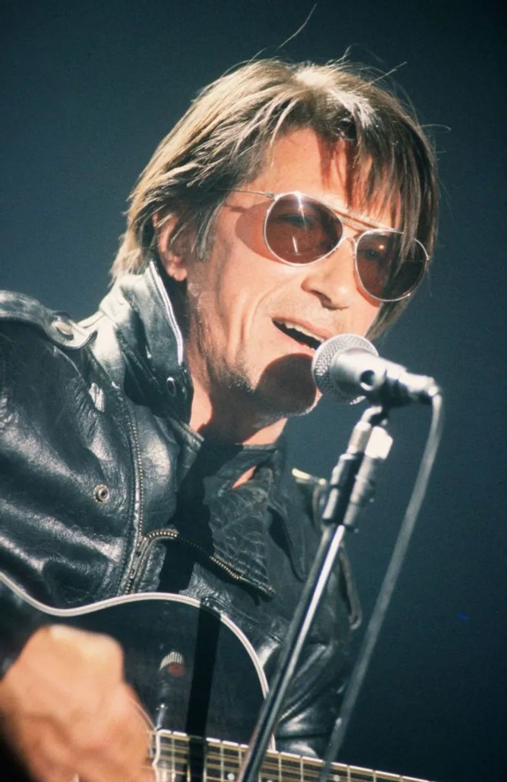 Jacques Dutronc au concert lors du Vorst Nationaal, Bruxelles, Belgique, 20 avril 1993. | Photo : Getty Images
