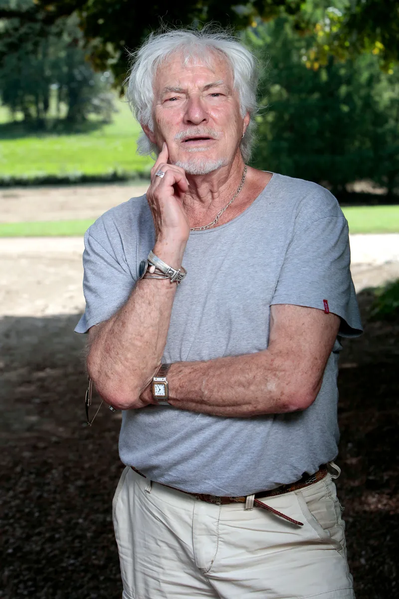 Le chanteur Hugues Aufray photographié à PARIS. | Photo : Getty Images