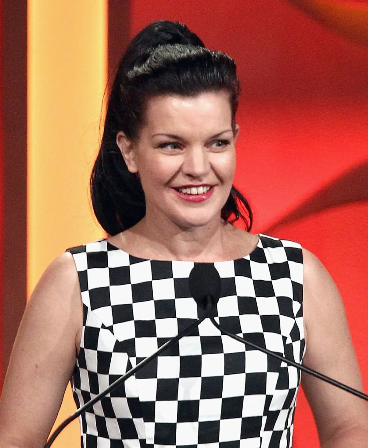 Schauspielerin Pauley Perrette, The Beverly Hilton Hotel | Quelle: Getty Images