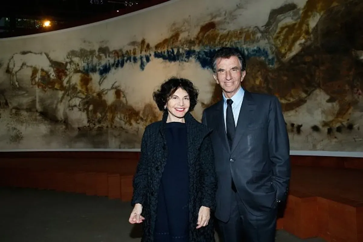Jack Lang et son épouse Monique assistent à la remise de la Légion d'honneur française par l'artiste japonais Takeshi Kitano à la Fondation Cartier, le 25 octobre 2016 à Paris, en France. | Photo : Getty Images