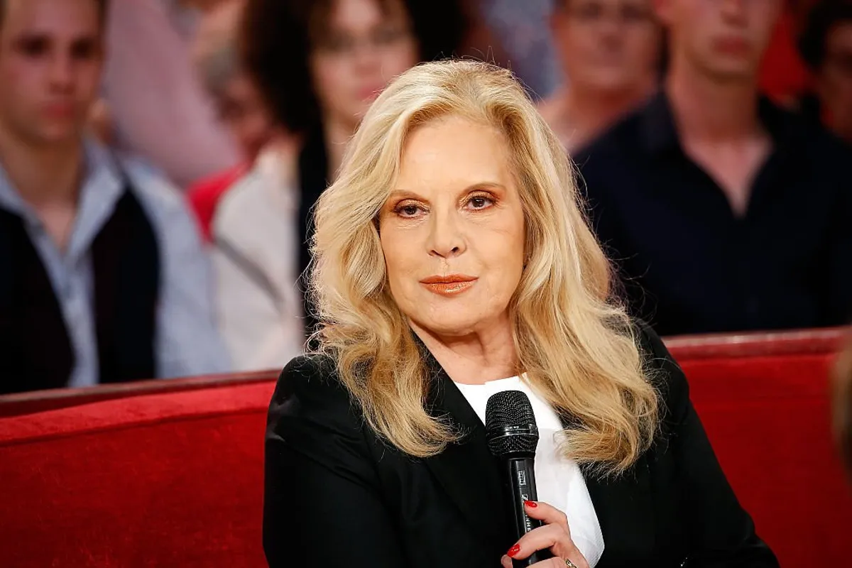 Sylvie Vartan présente son disque 'Une Vie en Musique' dans 'Vivement Dimanche', 2 decembre 2015. | Getty Images