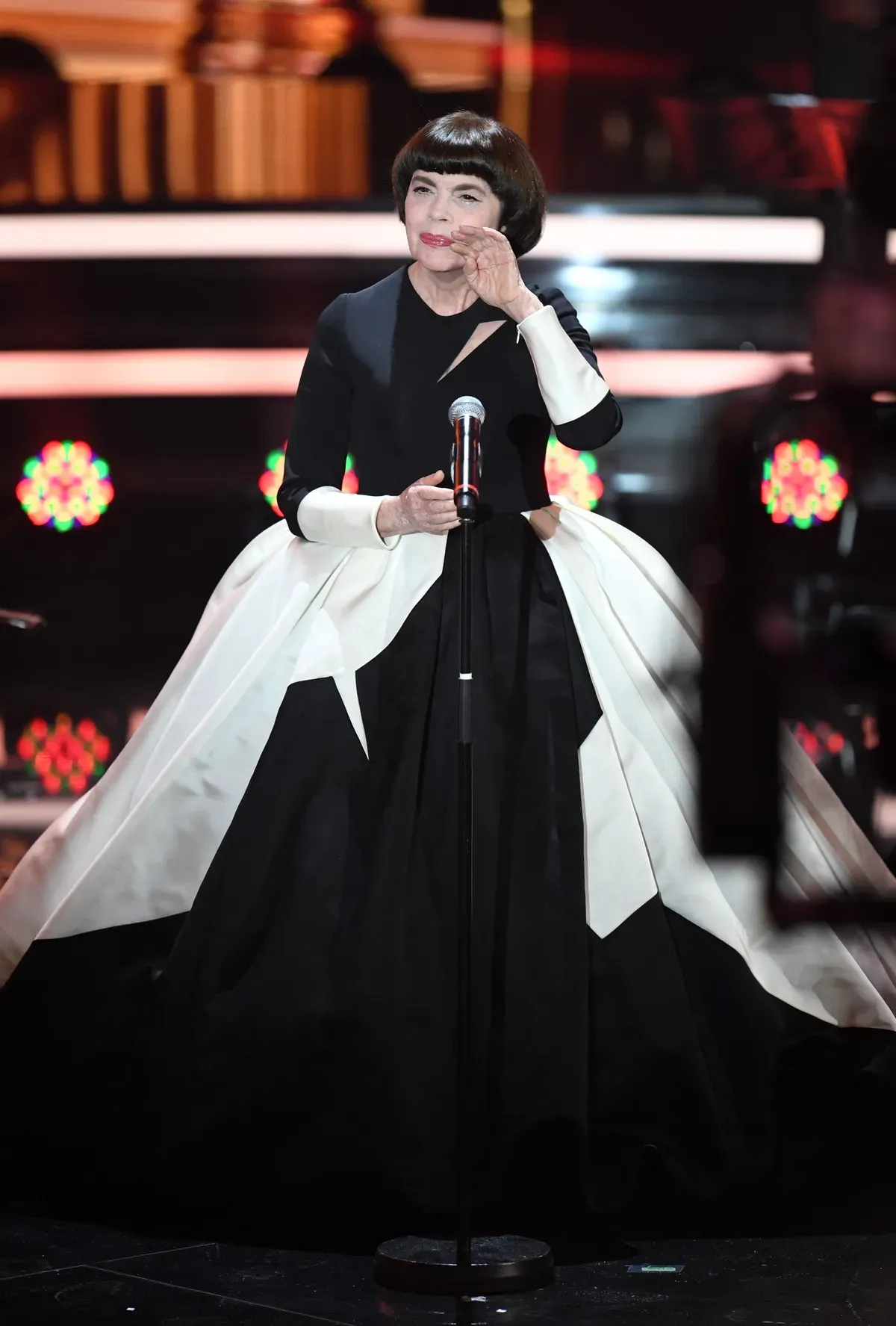 L'incontournable Mireille Mathieu sur scène. l Photo : Getty Images