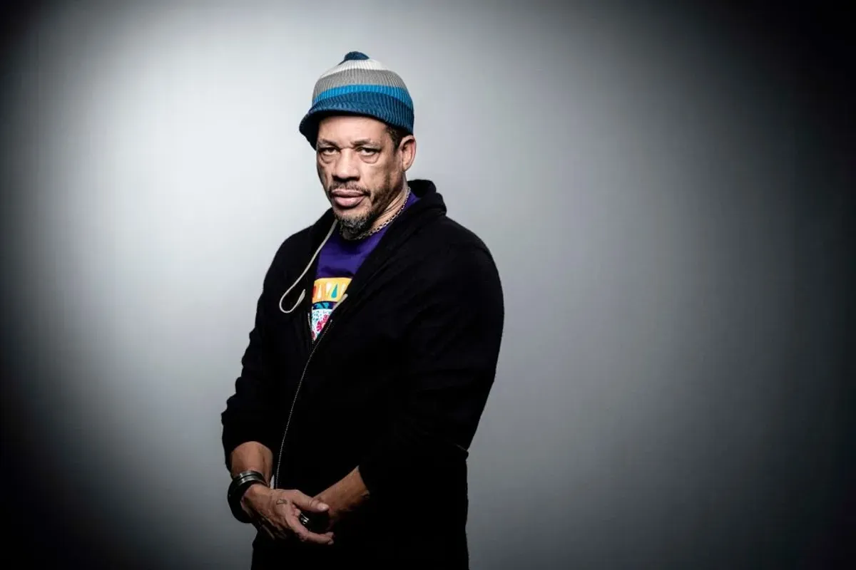 Joey Starr pose lors d'une séance photo à Paris le 17 octobre 2018. | Photo : Getty Images