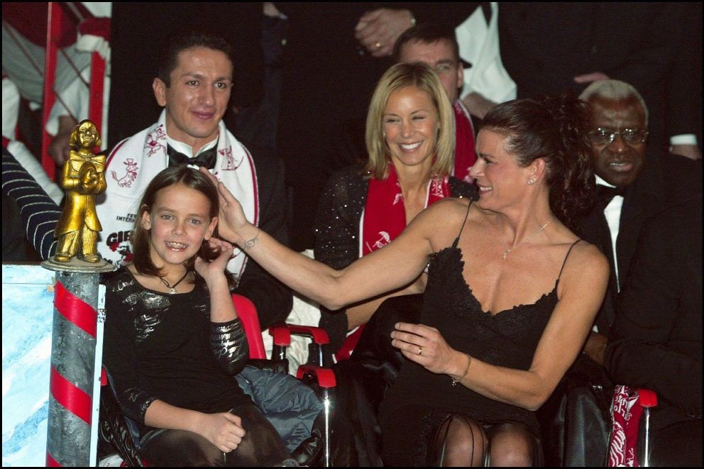 Princess Stephanie of Monaco with her daughter Pauline, her husband Adans in Monaco on January 20, 2004. |  Photo: Getty Images